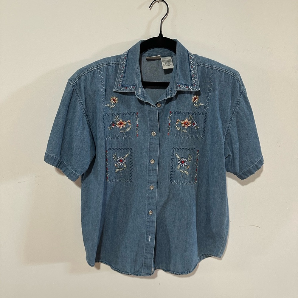 Vintage Capacity Short Sleeve Embroidered Button Down